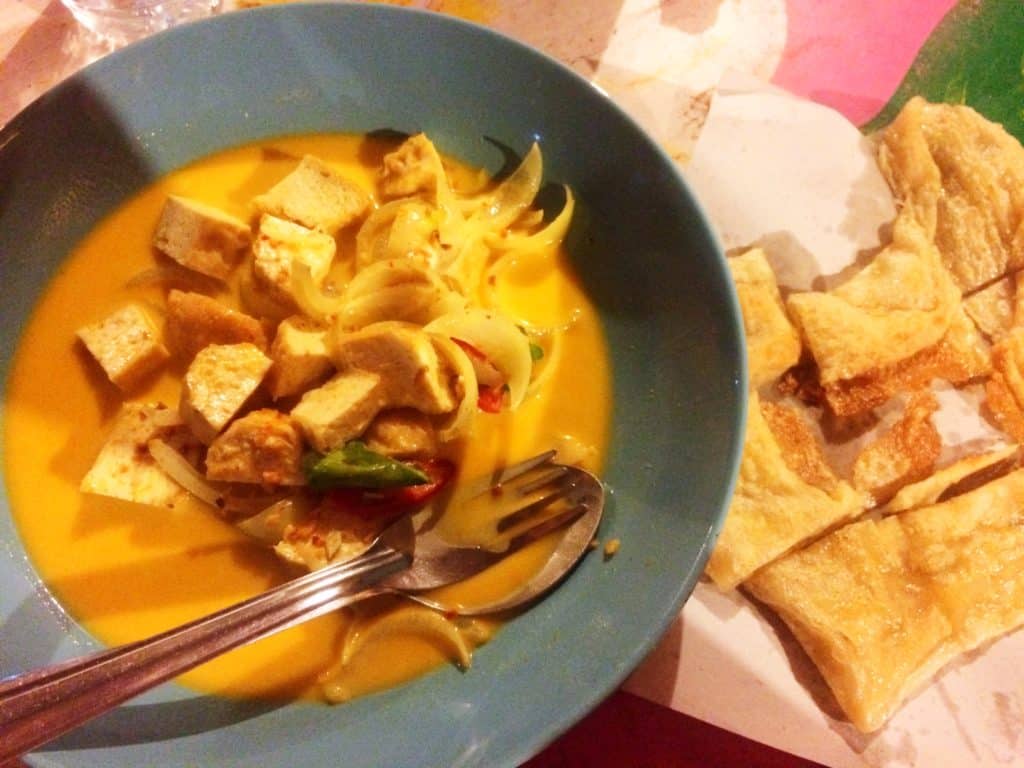 IMG_5310_Fotor - vegetarian in South East Asia red curry tofu koh manta thailans