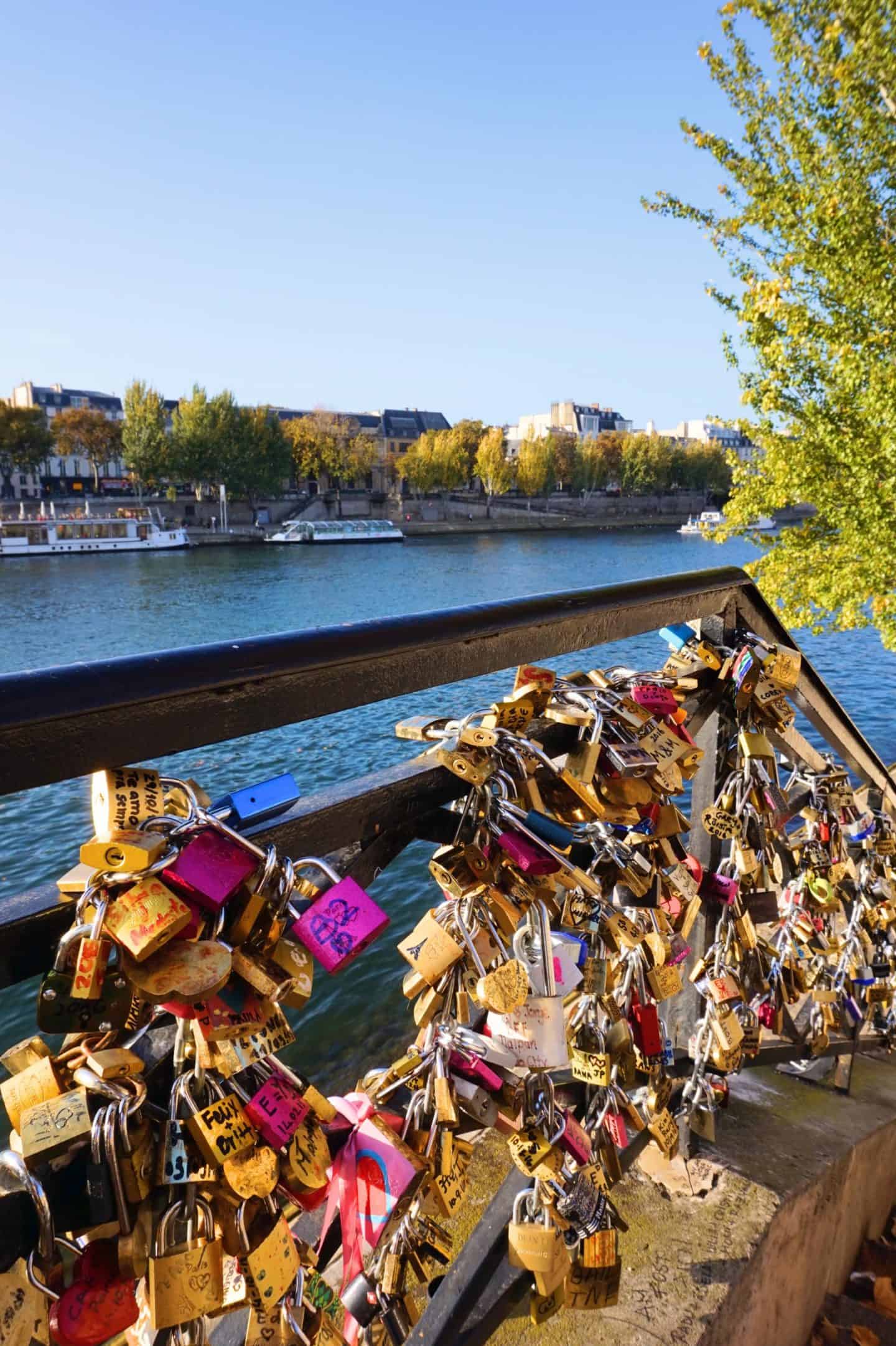 Paris love locks - Walk Gare du Nord to Eiffel Tower