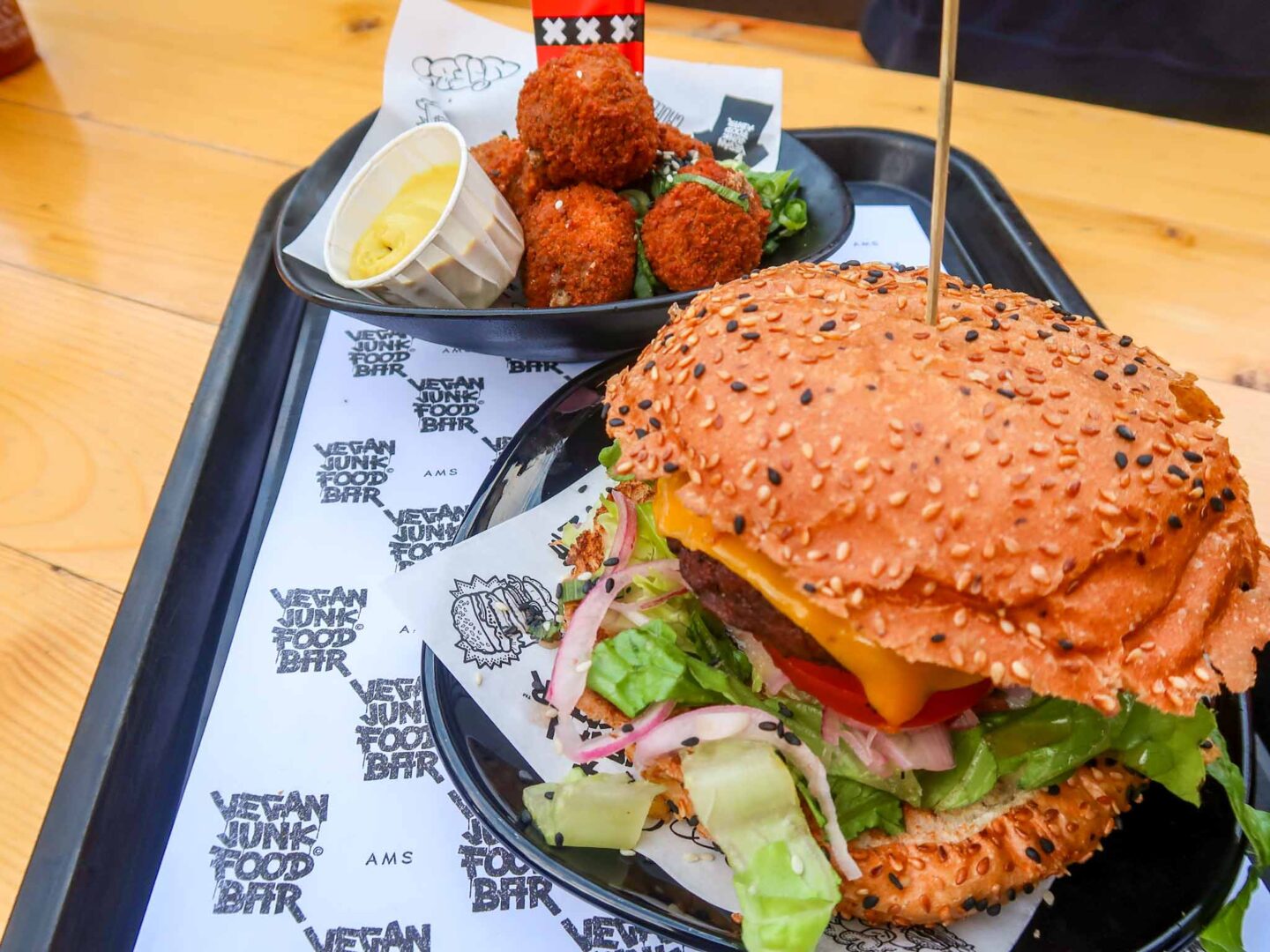 amsterdam on a budget, burger in Amsterdam - amsterdam on a budget, burger in Amsterdam