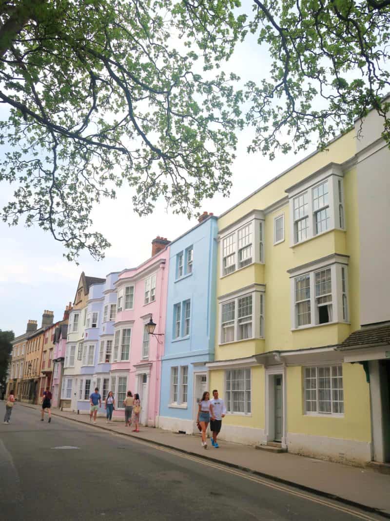 colurful holywell street in oxford - Day Trip to Oxford from London, holywell street