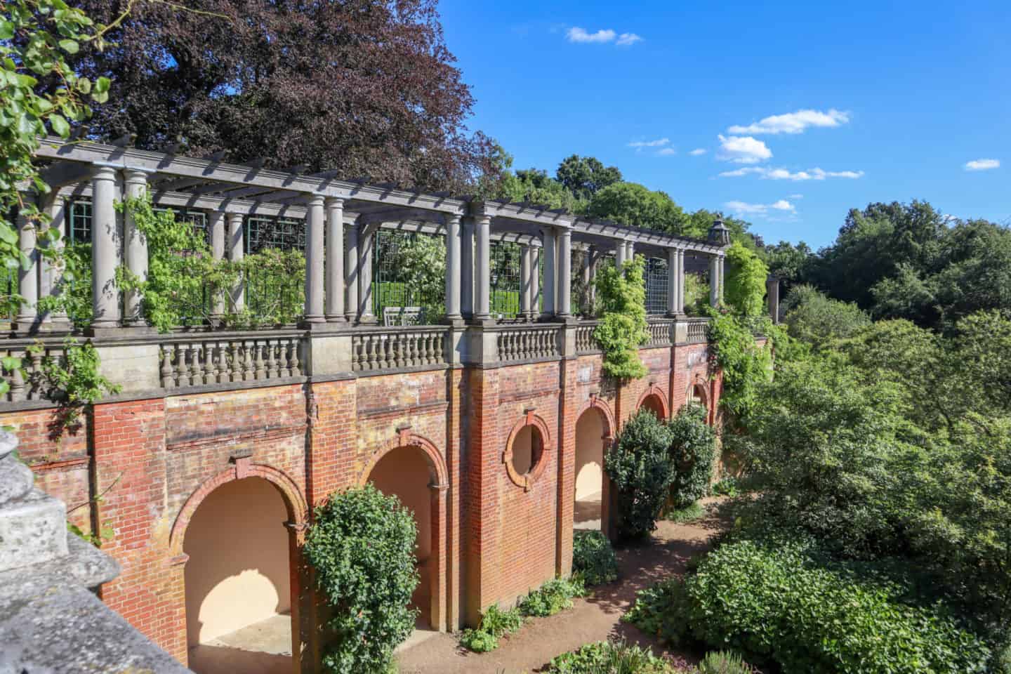 Hampstead Pergola and Garden Hill - Hampstead Pergola Building and Garden | what to do on Hampstead Heath