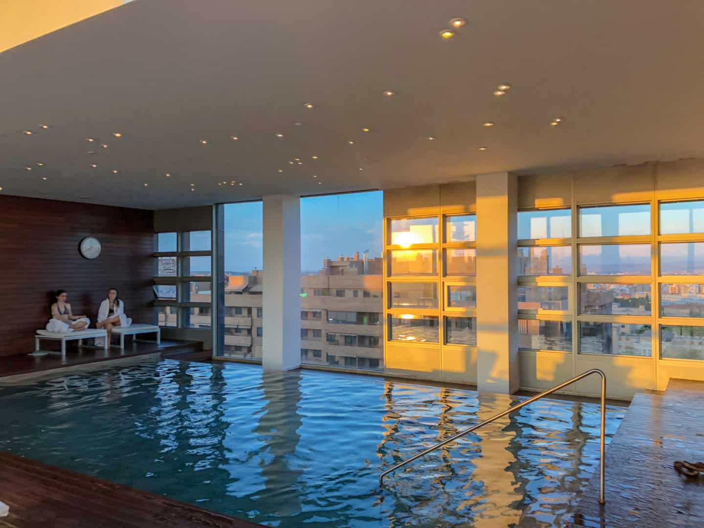 Hotel Reina Petronila Zaragoza - Zaragoza travel guide