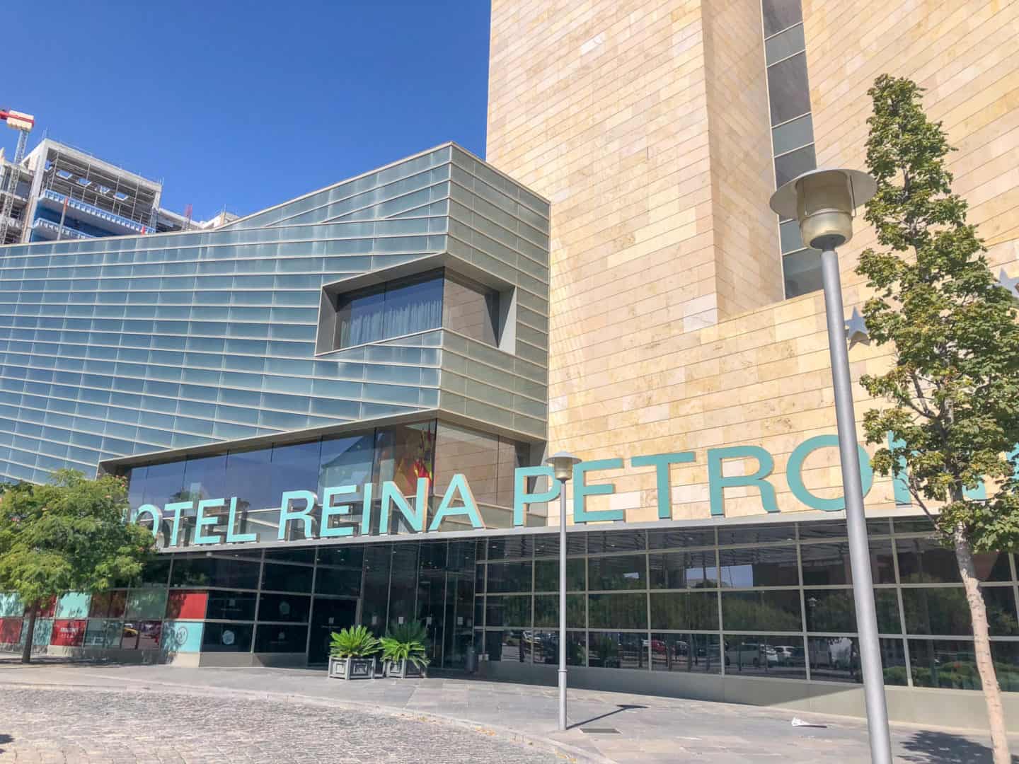 Hotel Reina Petronila Zaragoza - Zaragoza travel guide