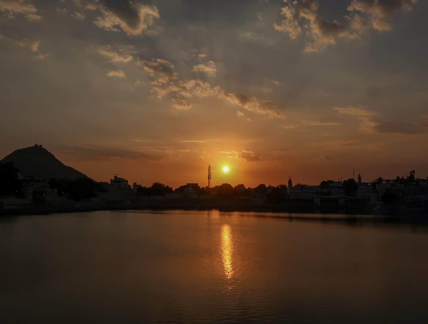 Sunset Jaipur Ghat Pushkar - golden sunset from Jaipur Ghat | things to do in Pushkar