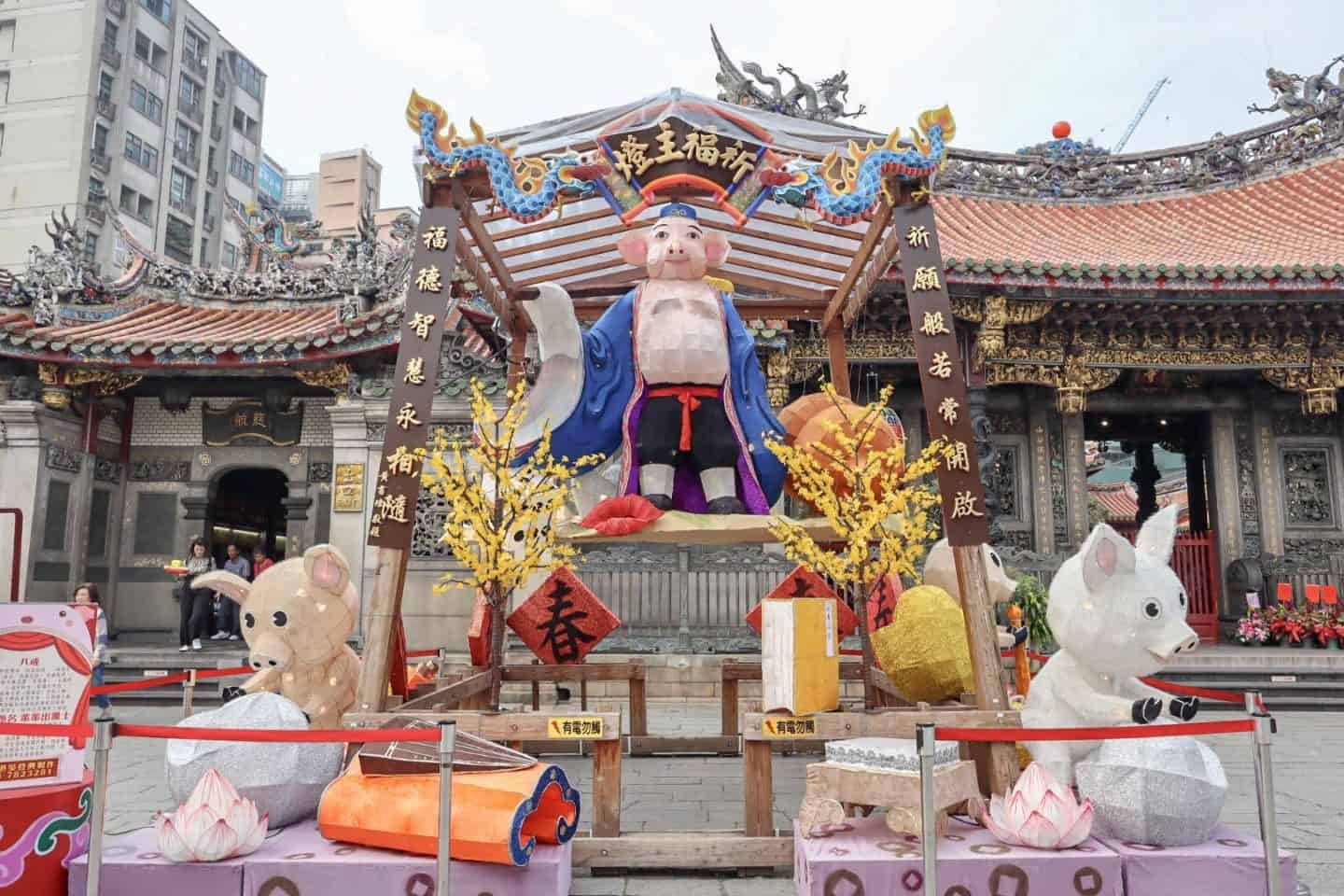 Longshan Temple Taipei - Taipei travel tips longshan temple