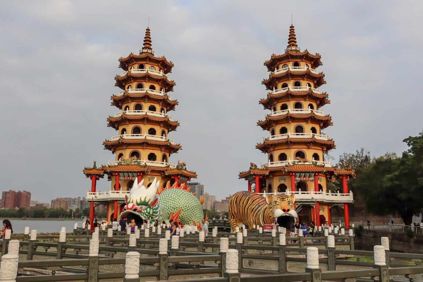 Dragon and Tiger Pagoda Kaohsiung - Kaohsiung itinerary, Dragon and Tiger Pagoda