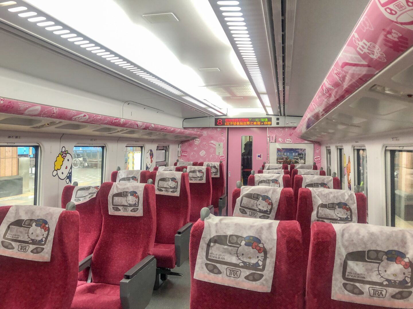 1 week in Taiwan, hello kitty train in Taiwan - 1 week in Taiwan, hello kitty train in Taiwan