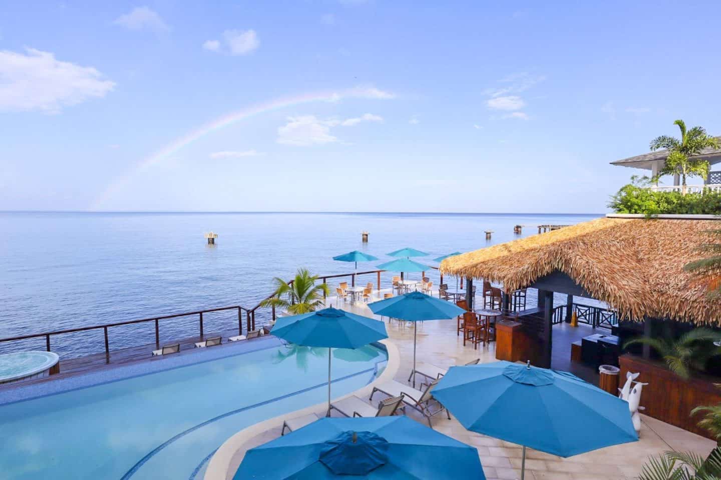 Fort Young Hotel Roseau Dominica Swimming pool - Dominica travel guide, Fort Young Hotel Roseau Dominica Swimming pool and ocean view with rainbow