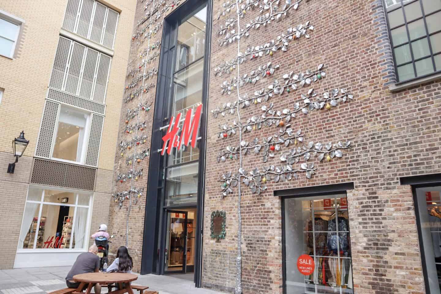 H&M in Covent Garden - H&M in Covent Garden from outside | covent garden london guide