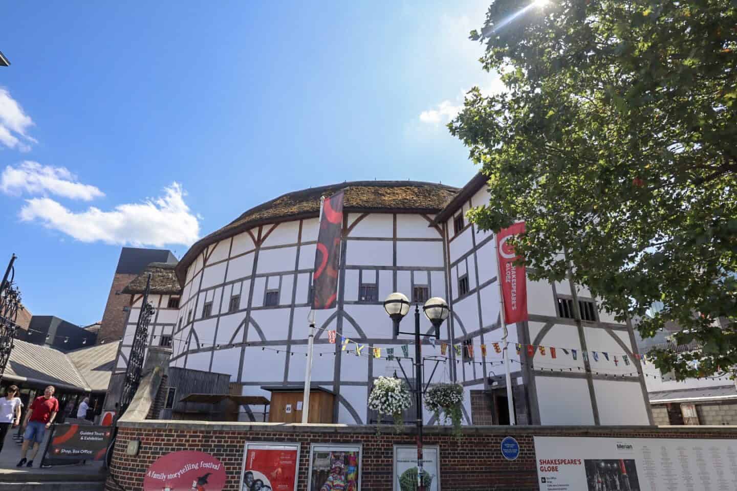 Shakespears Globe on River Thames - Tower Bridge to London Eye