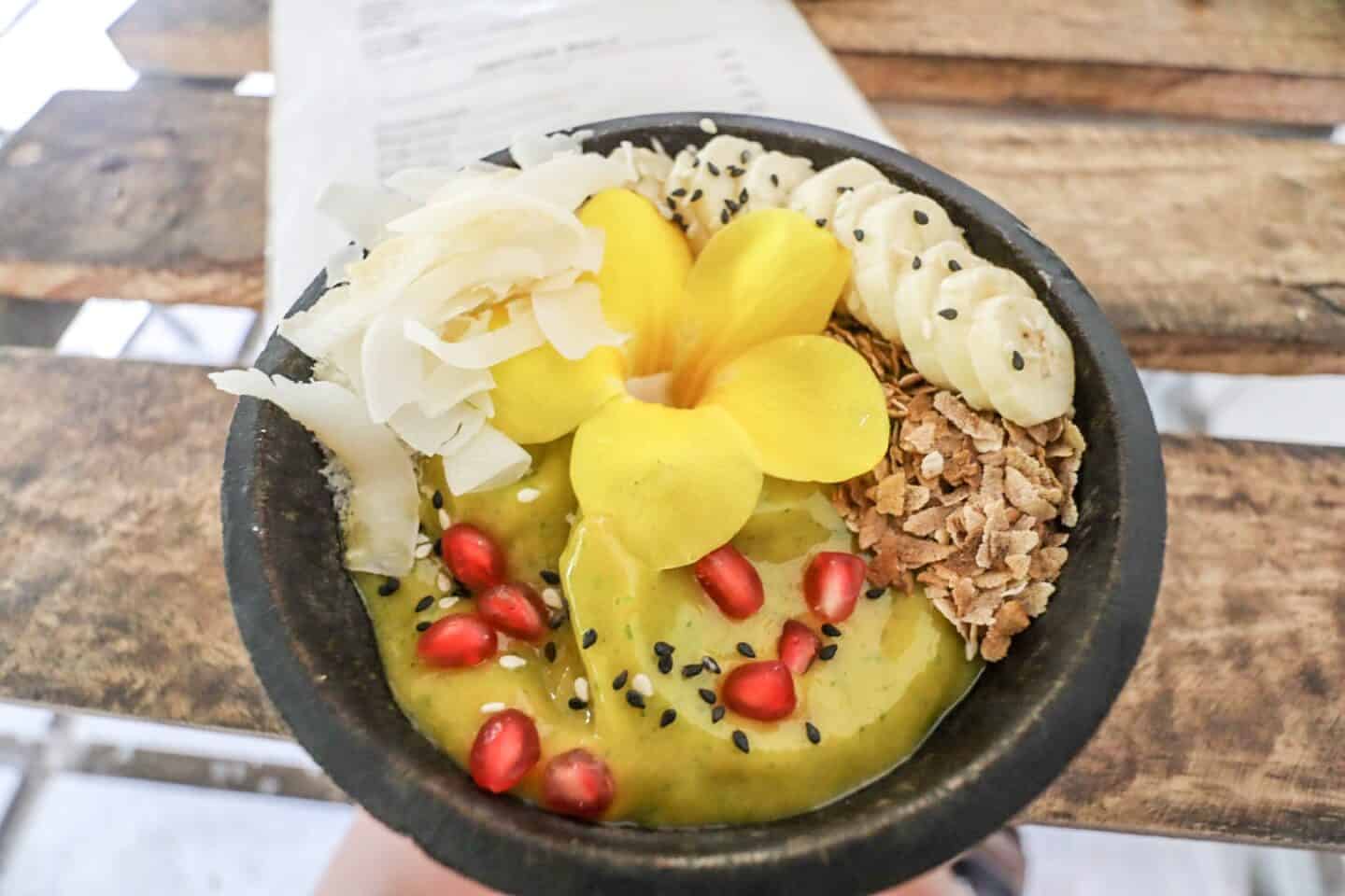 Shady lane cafe mirissa - Cost of Travel in Sri Lanka, smoothie bowl in Shady lane cafe mirissa