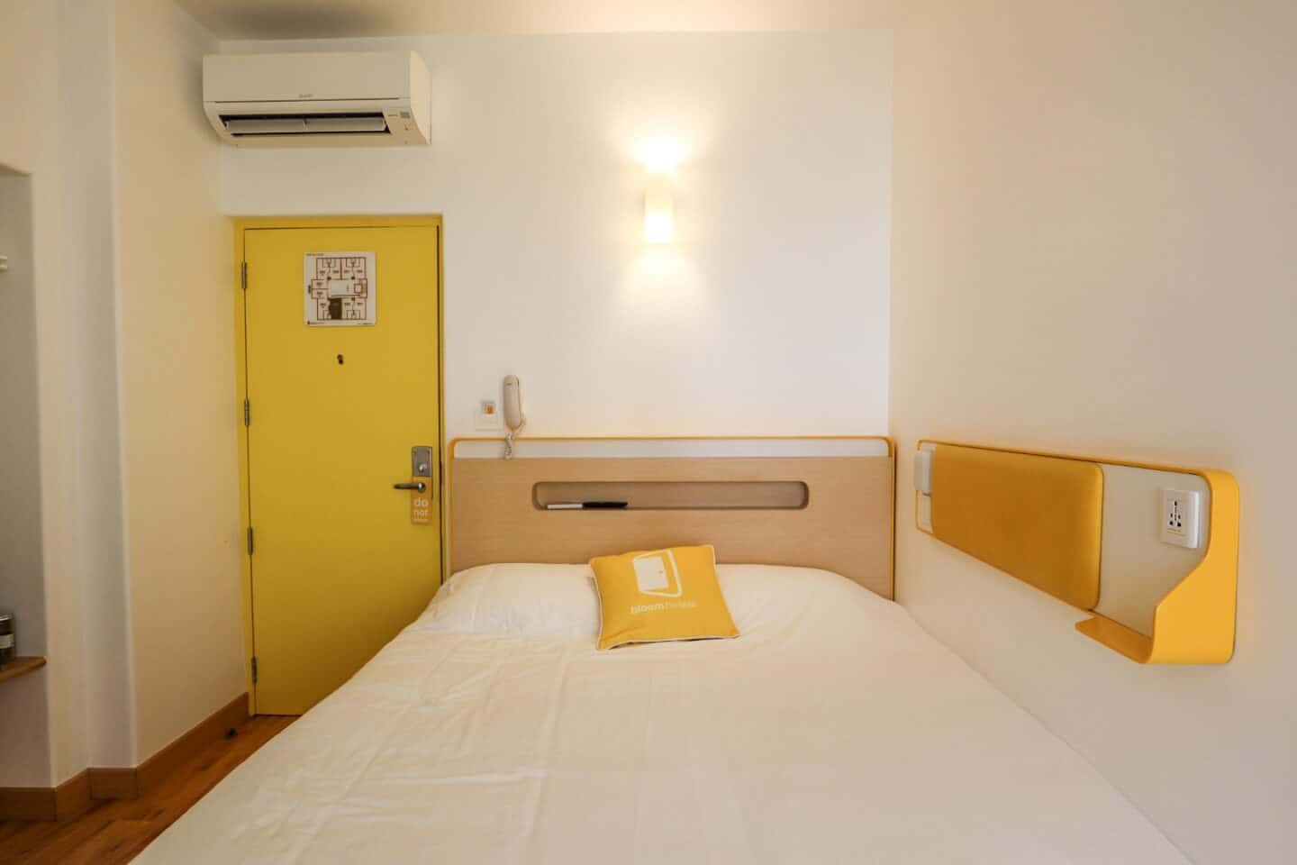 Bloom Rooms Hotel Janpath - Delhi travel tips, King bed at Bloom Rooms Hotel Janpath