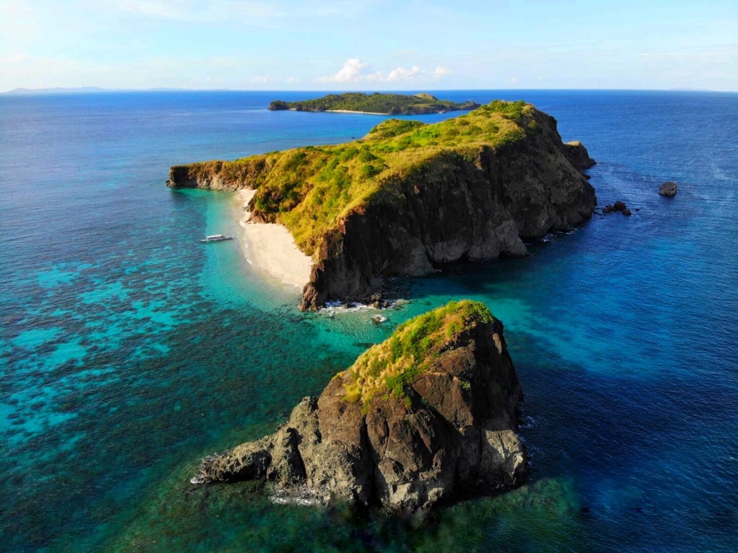 Caramoan Islands, Philippines - Caramoan islands from above and ocean | best places to travel in Asia December and January