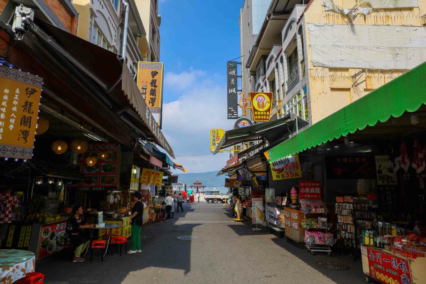 Ita Thao Shopping - Ita Thao Stalls and Street Food sun moon lake day trip from Taichung