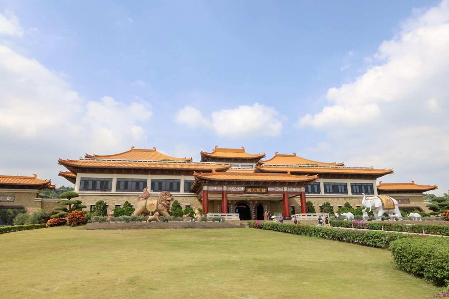 Fo Guang Shan Monastery - Fo Guang Shan Kaohsiung, Entrance to Fo Guang Shan Monastery