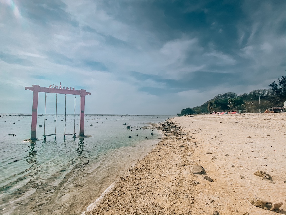 Pink Coco swing Gili T - Gili Trawangan swing, pink coco resort sunset swing gili T