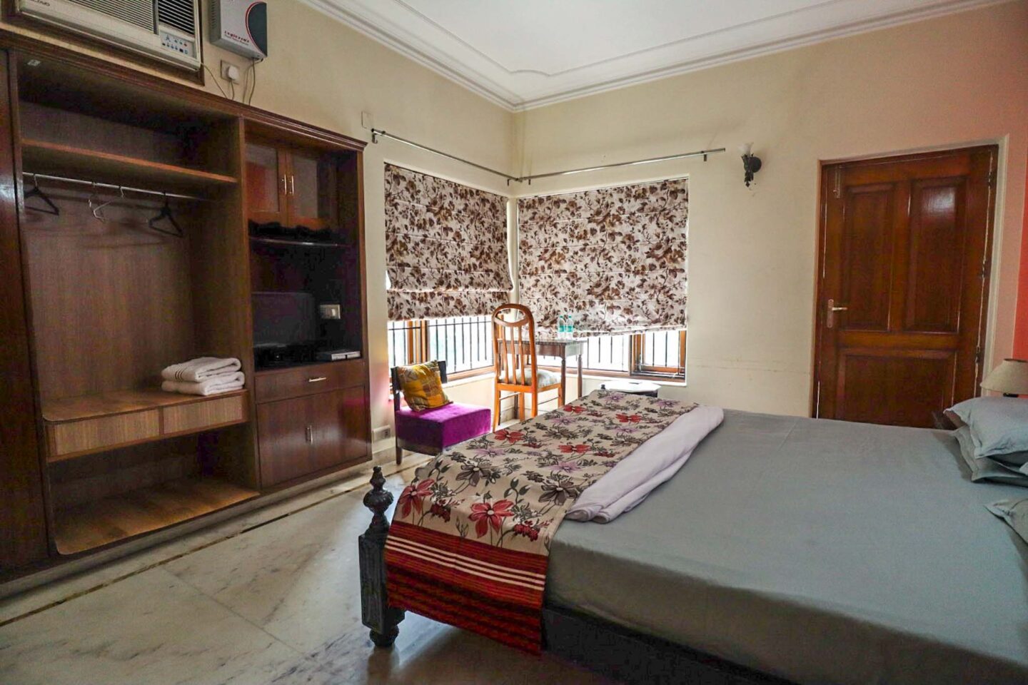 double room in Prakash Kutir, where to stay in Delhi - double room in Prakash Kutir, where to stay in Delhi