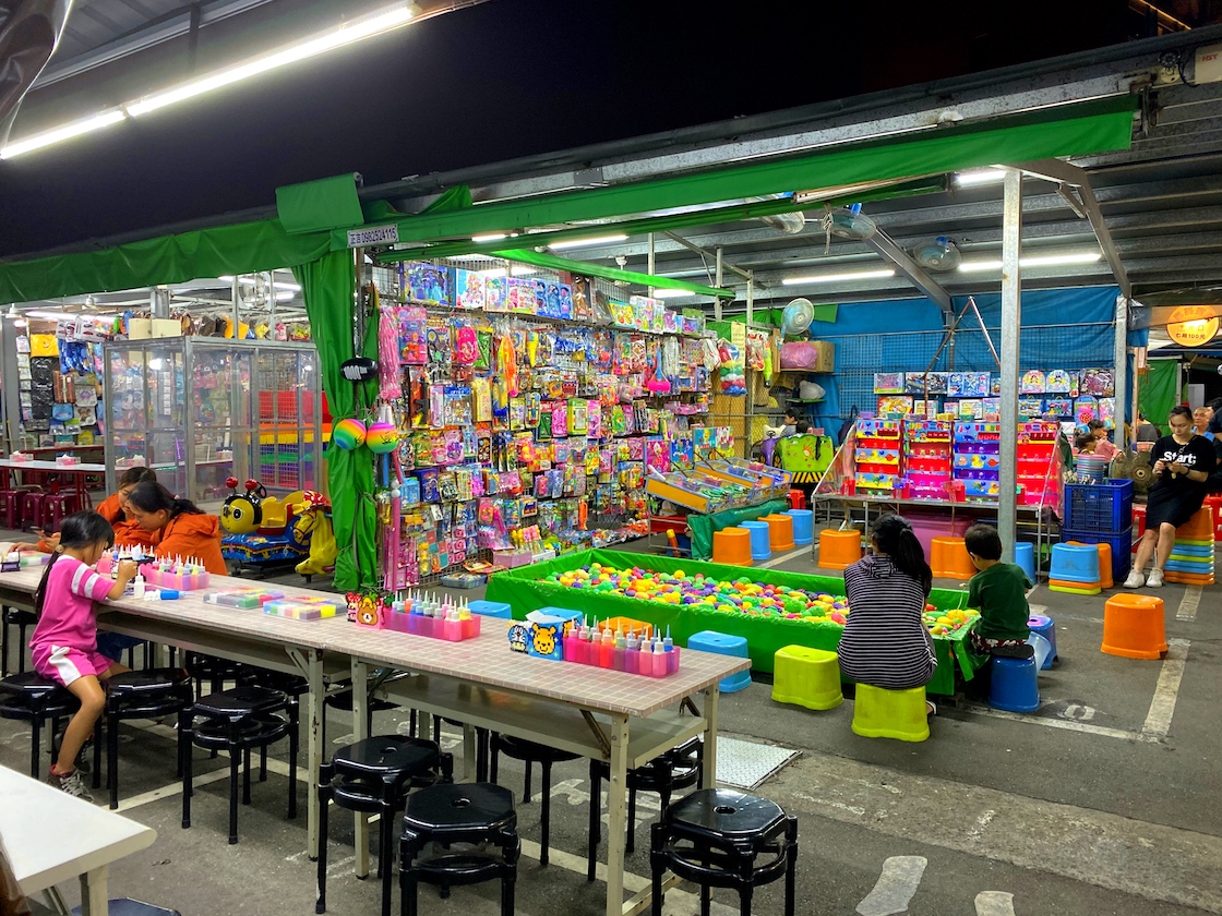 Kaisyuan Night Market - games at Kaisyuan Night Market