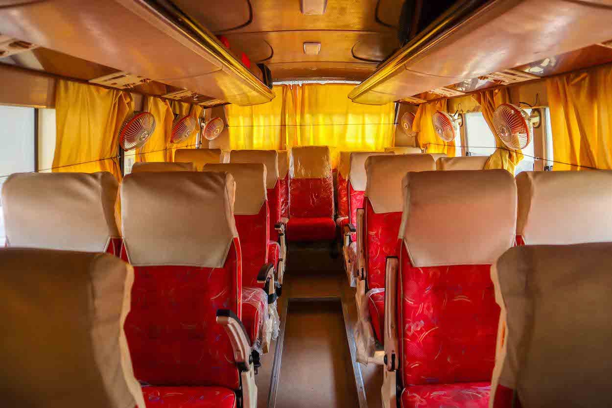 Wagah Border India Pakistan Bus - Wagah Border Crossing, bus for Crossing Wagah Border India Pakistan on foot