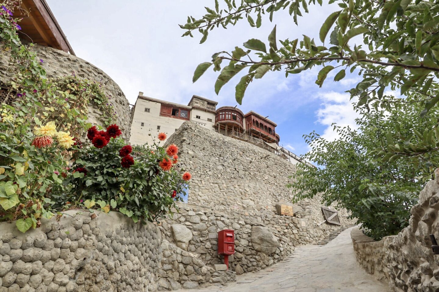 Baltit Fort Karimabad - Pakistan itinerary, Baltit Fort and Flowers