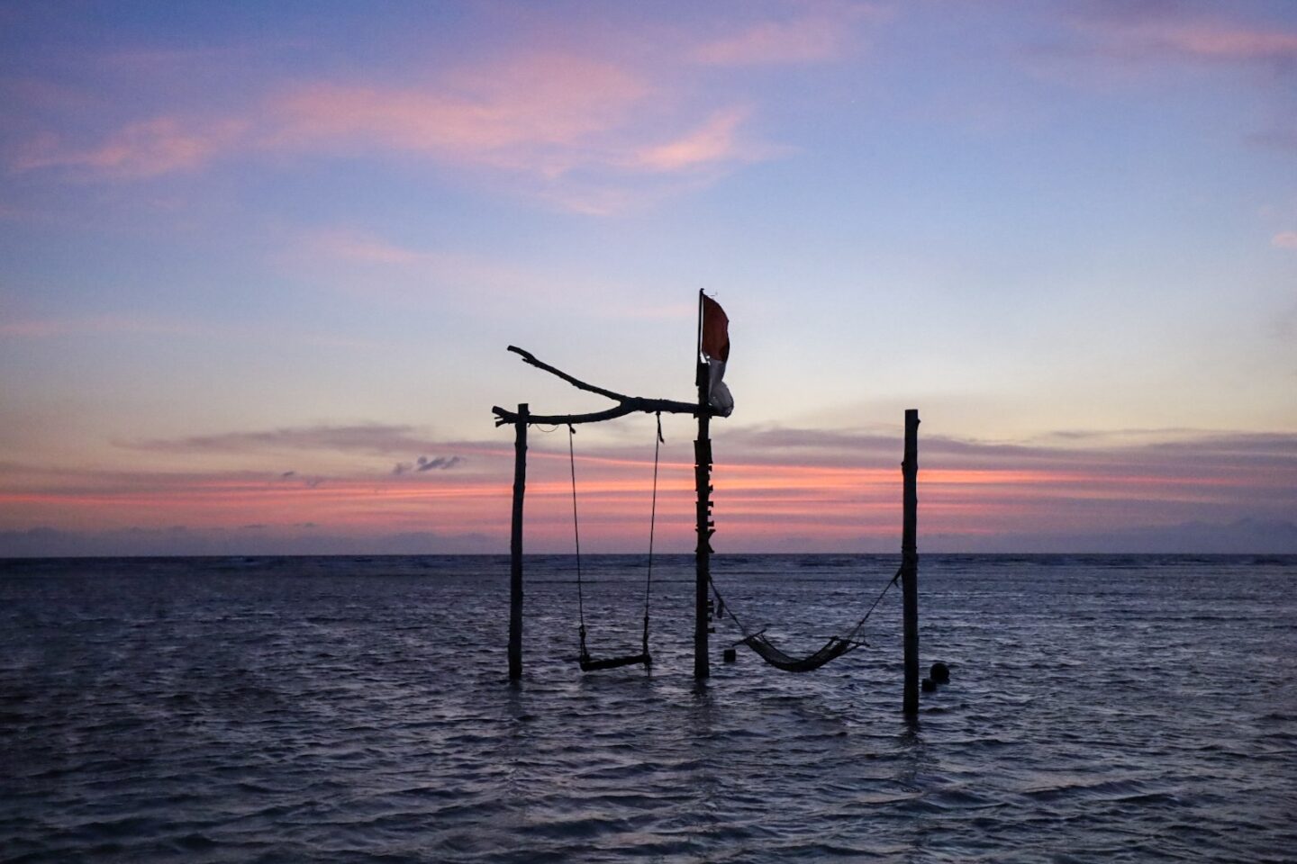 the exile bar swing and hammock Gili Trawangan - Gili Trawangan itinerary, sunset and the exile bar swing and hammock Gili Trawangan