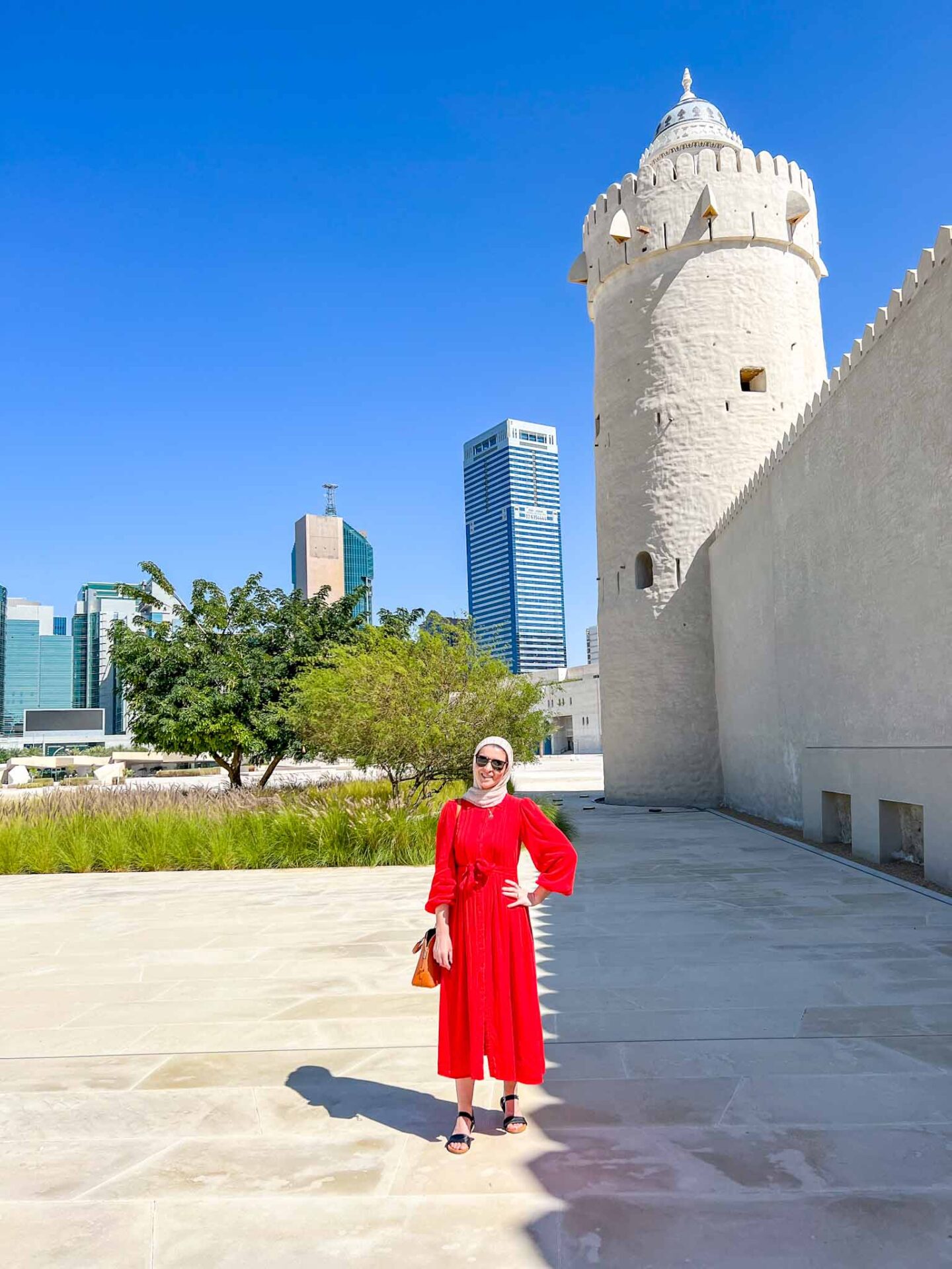 What to wear in Abu Dhabi, Abu Dhabi fort and sunshine - What to wear in Abu Dhabi, Abu Dhabi fort and sunshine