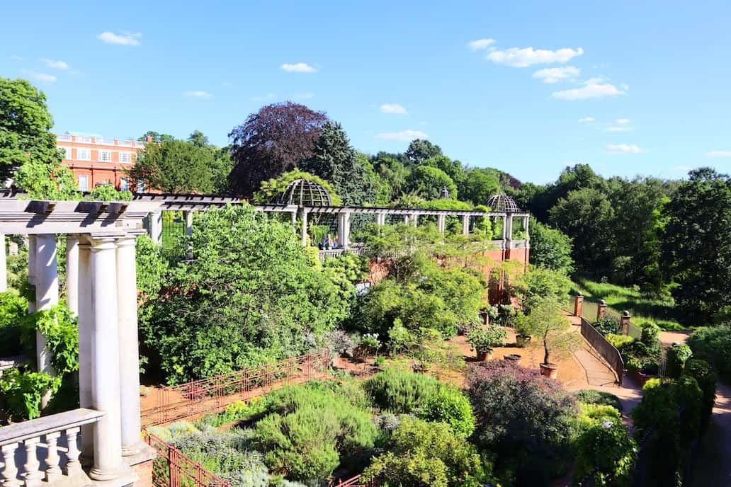 Hampstead Heath Pergola Hill Garden - Gardens in Hampstead Heath Pergola Hill Garden