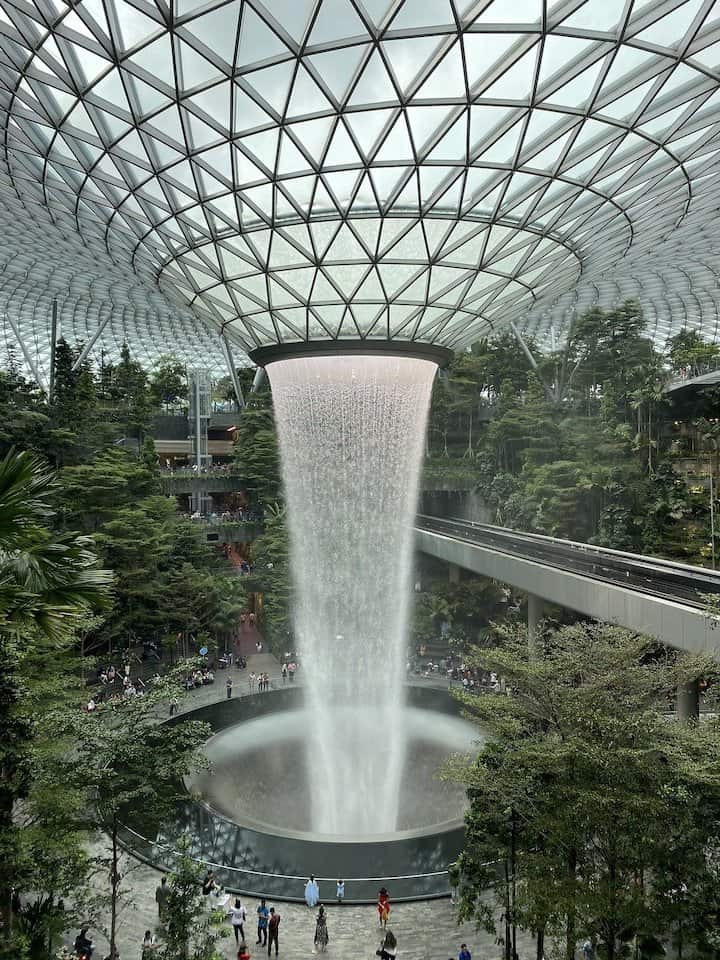 One Day in Singapore, Singapore Airport Waterfall - One Day in Singapore, Waterfall in Singapore Airport