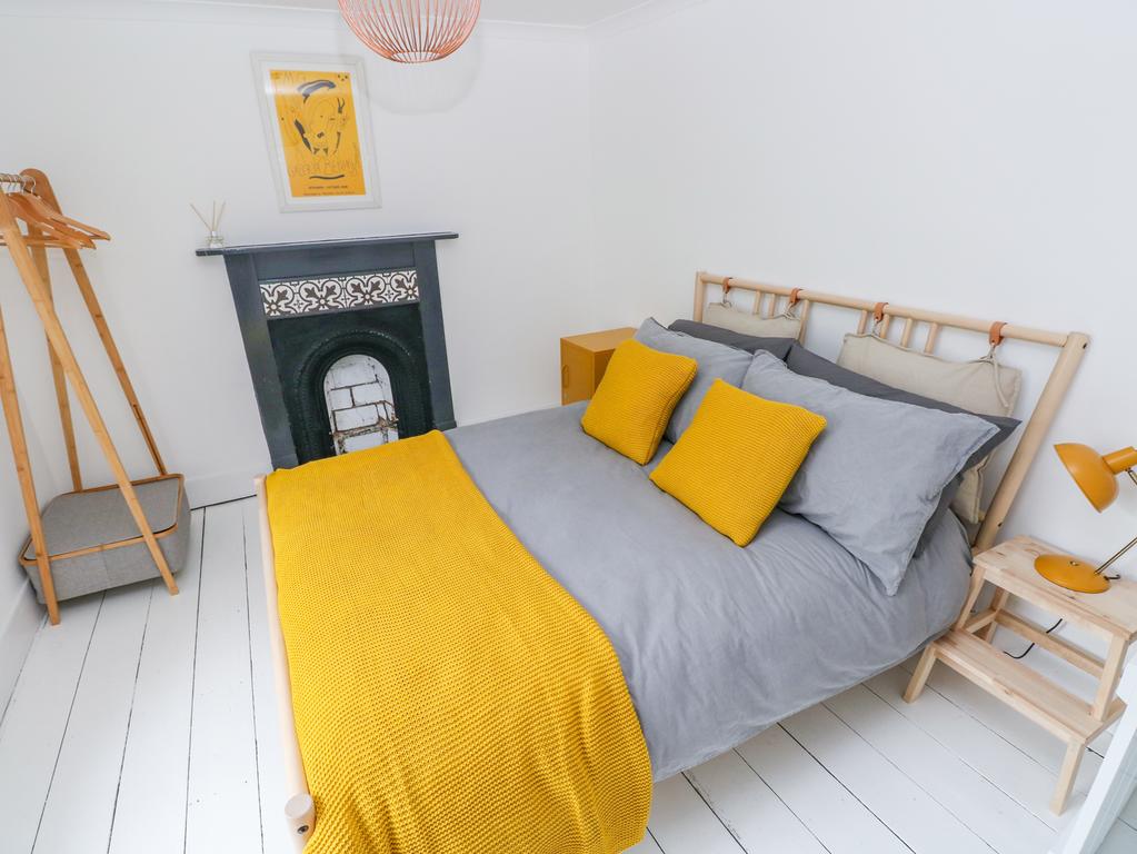 5 Park Place Tenby Double Bedroom - 5 Park Place Tenby Double Bedroom
