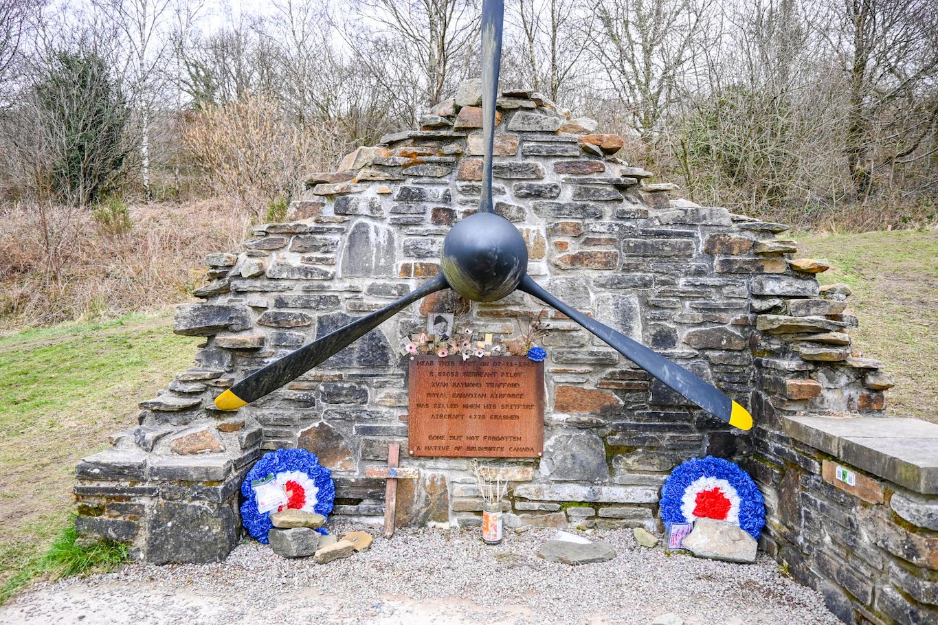 Caerphilly Mountain Memorial - Caerphilly Mountain Memorial