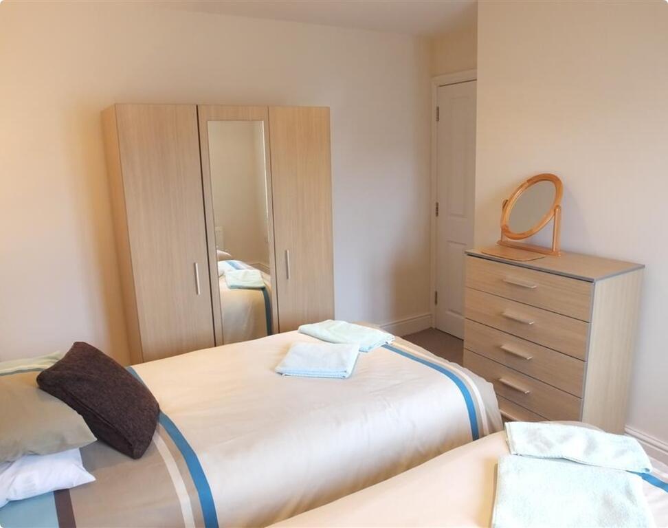 Colourful Tenby Cottage Twin Bedroom - Colourful Tenby Cottage Twin Bedroom
