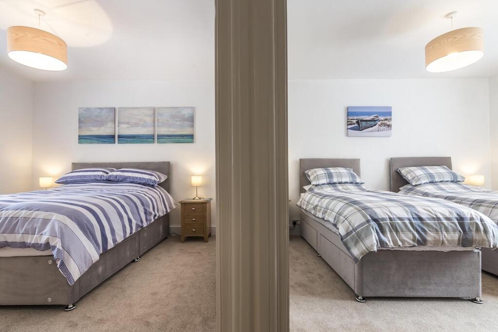 Sandy Retreat Cottage Tenby Bedrooms - Sandy Retreat Cottage Tenby Bedrooms