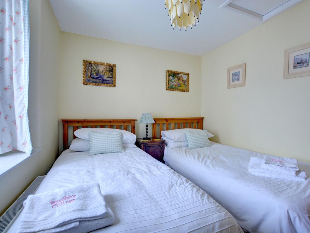 Vintage Cottage Tenby Twin Bedroom - Vintage Cottage Tenby Twin Bedroom