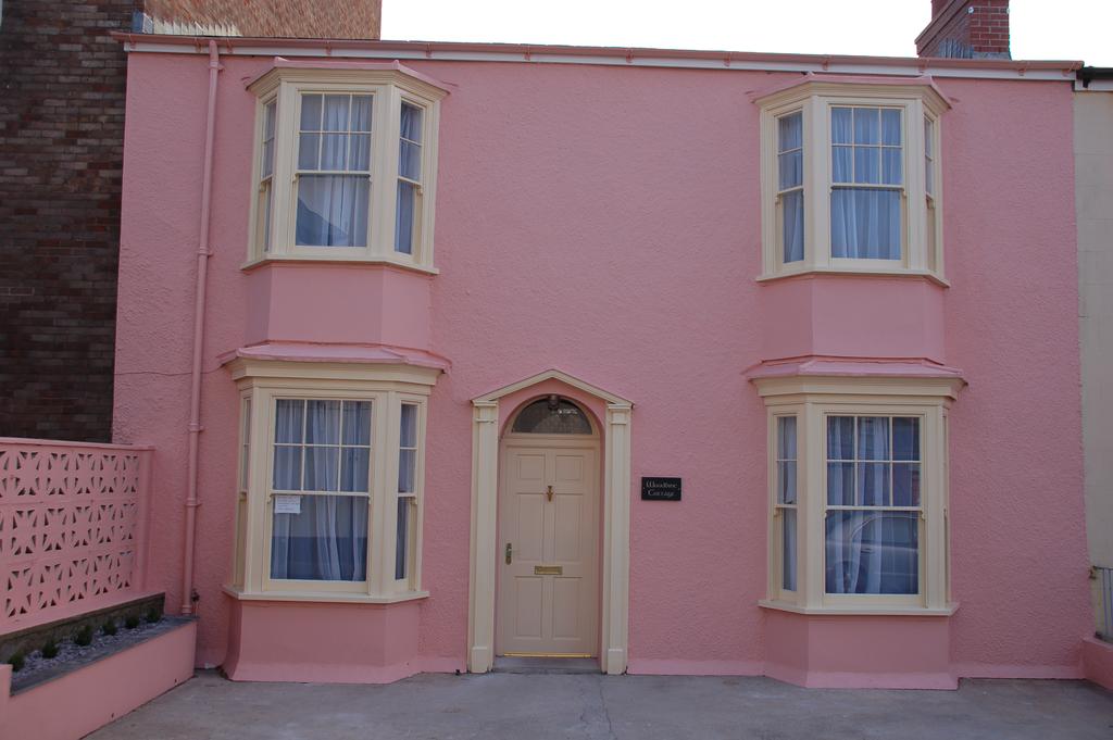 Woodbine Cottage Tenby Pink Exterior - Woodbine Cottage Tenby Pink Exterior