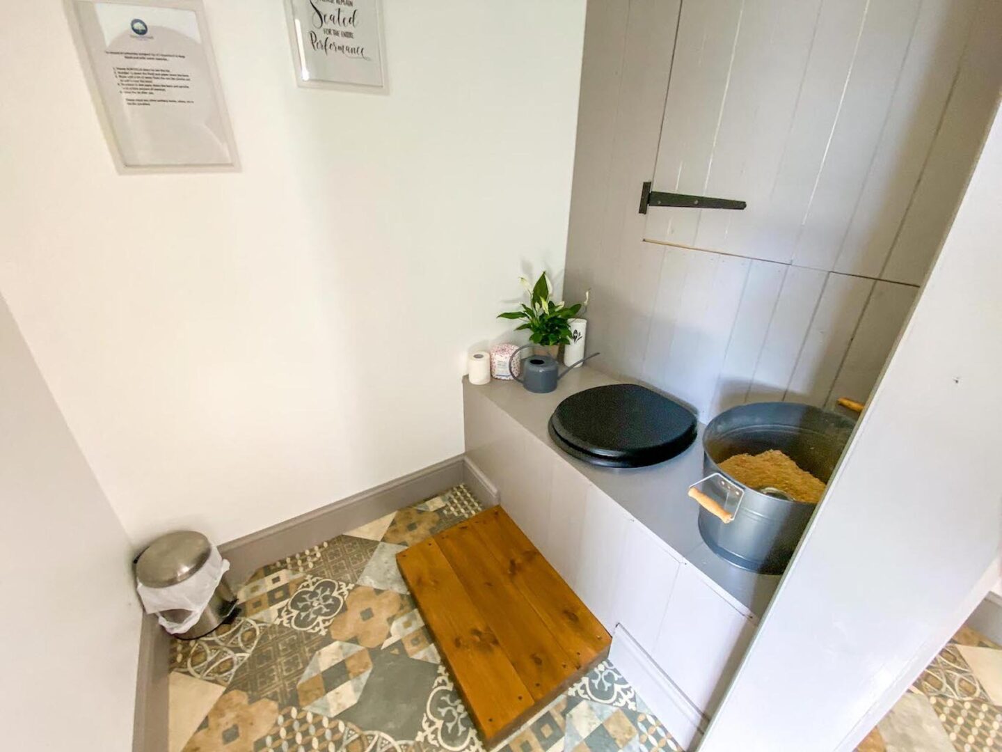 Royal Oak Farm Devon Cabins inside compost toilet - Royal Oak Farm Devon Cabins inside compost toilet