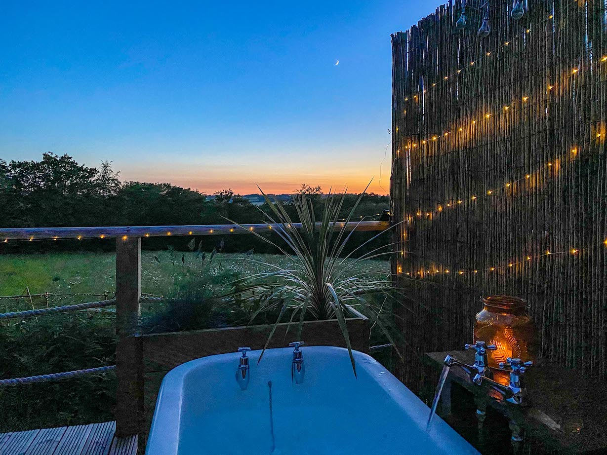 Royal Oak Farm Devon Cabins Outdoor Bath sunset - Royal Oak Farm Devon Cabins Outdoor Bath sunset