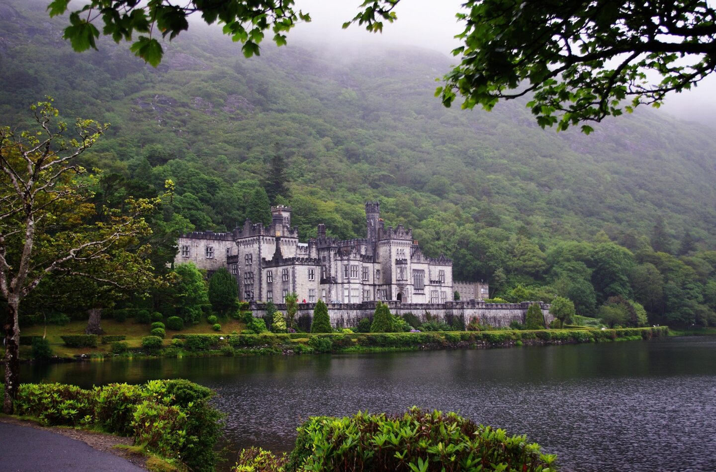 Wild Atlantic Way Route, Kylemore Abbey - Wild Atlantic Way Route, Kylemoor Abbey