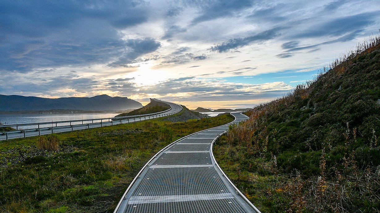 Atlantic Ocean Road Norway, walkway - Atlantic Ocean Road Norway, walkway