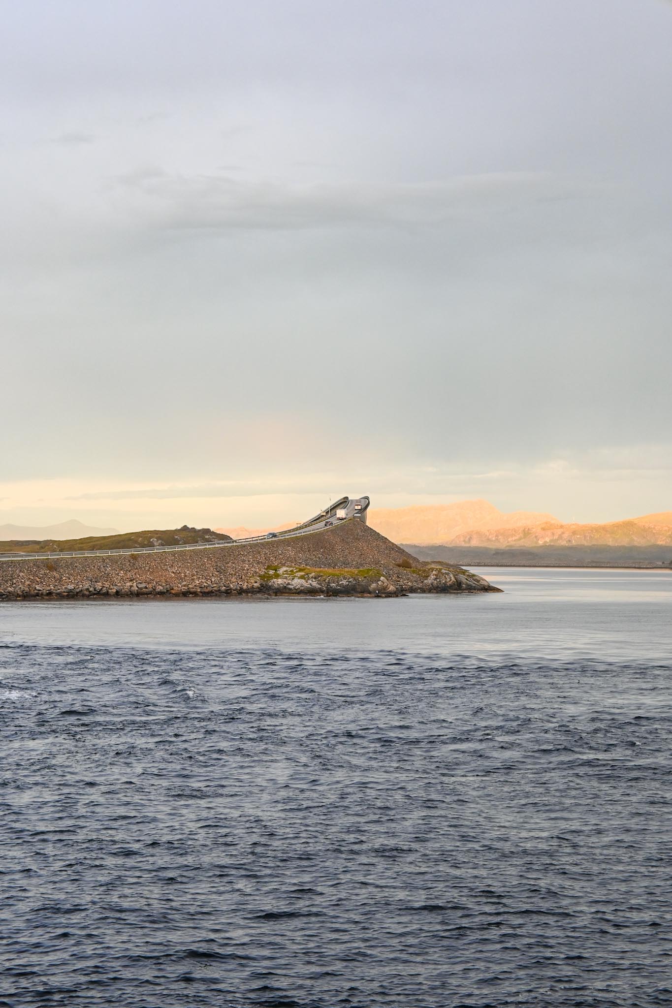 Atlantic Ocean Road Norway, twisting Storseisundet Bridge - Atlantic Ocean Road Norway, dangerous bridge