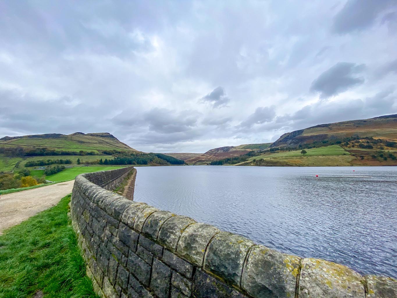 dovestone reservoir walk