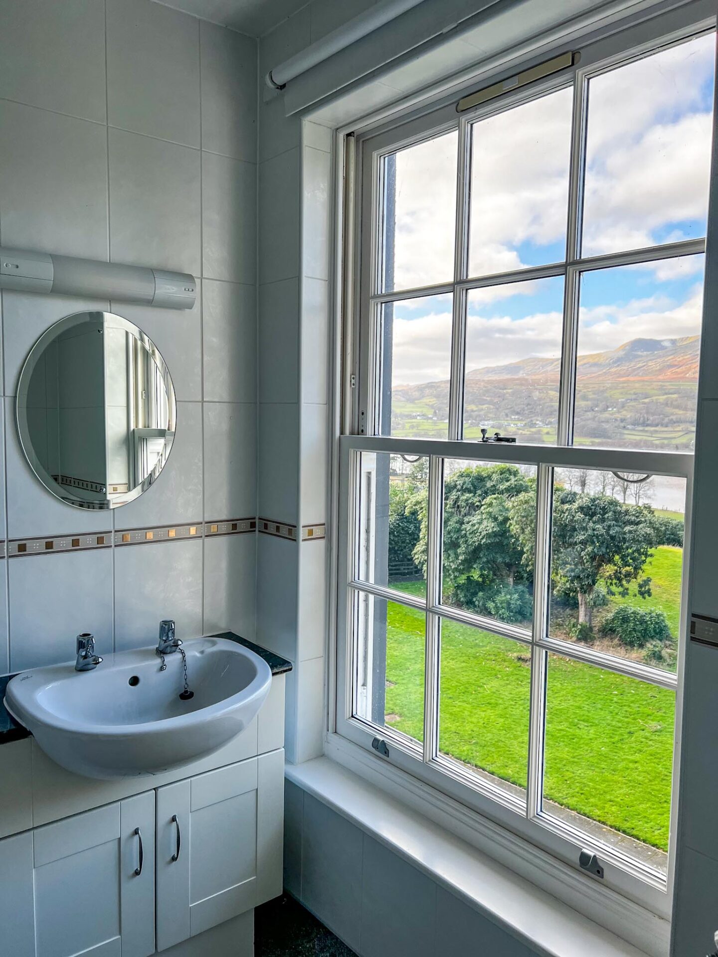 UK Muslim Women's Retreat, bathroom with a view - UK Muslim Women's Retreat, bathroom with a view
