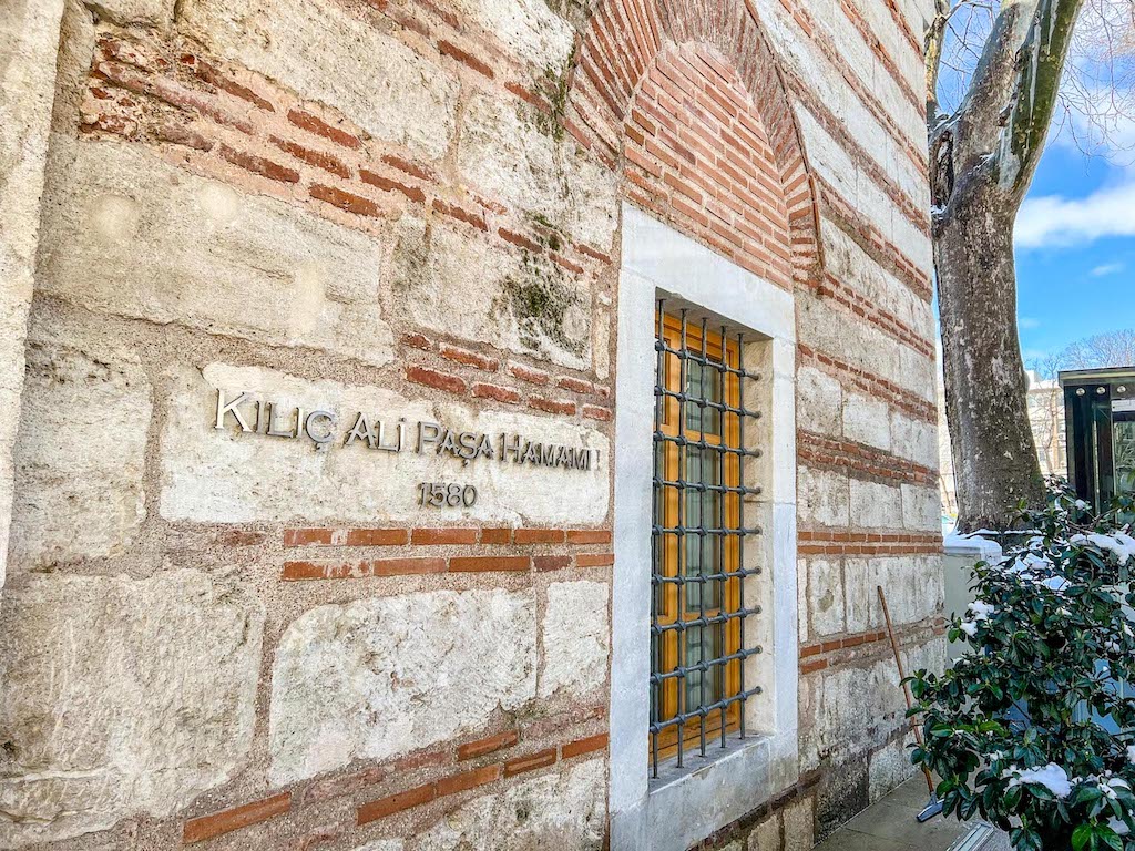 kilic Ali Pasa Hamami, 1580 date plaque outside - kilic Ali Pasa Hamami, 1580 date plaque outside