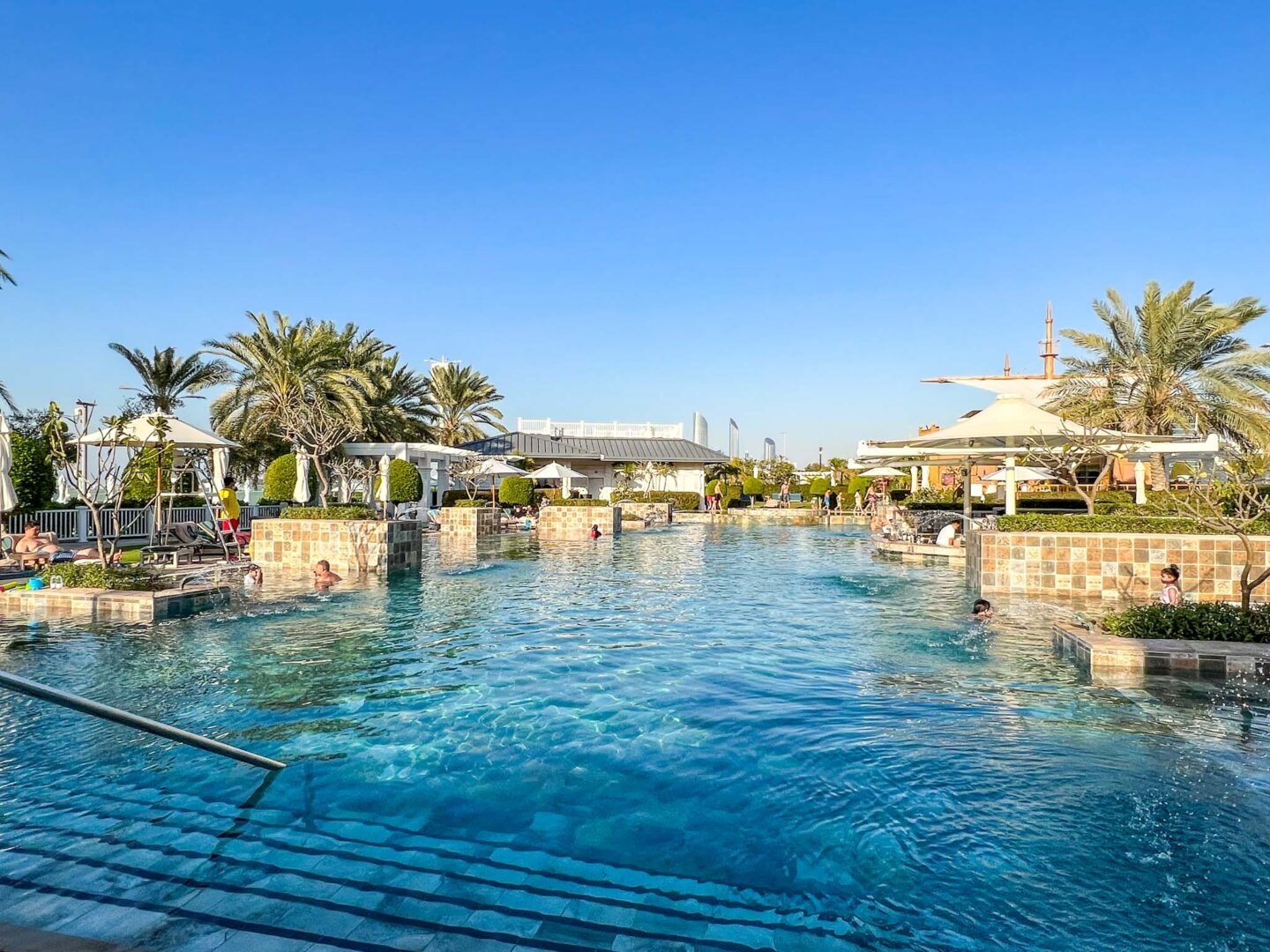 What to wear in Abu Dhabi, tourists by swimming pool - What to wear in Abu Dhabi, tourists by swimming pool