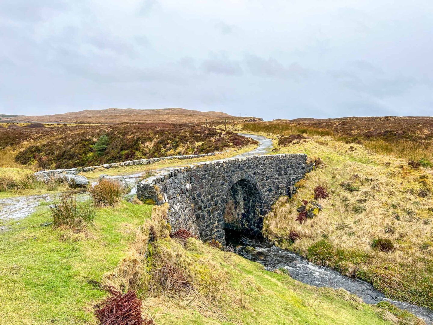 Isle of Skye tour, fairy bridge - Isle of Skye tIsle of Skye tour, fairy bridgeIsle of Skye tour, fairy bridgeour, fairy bridge