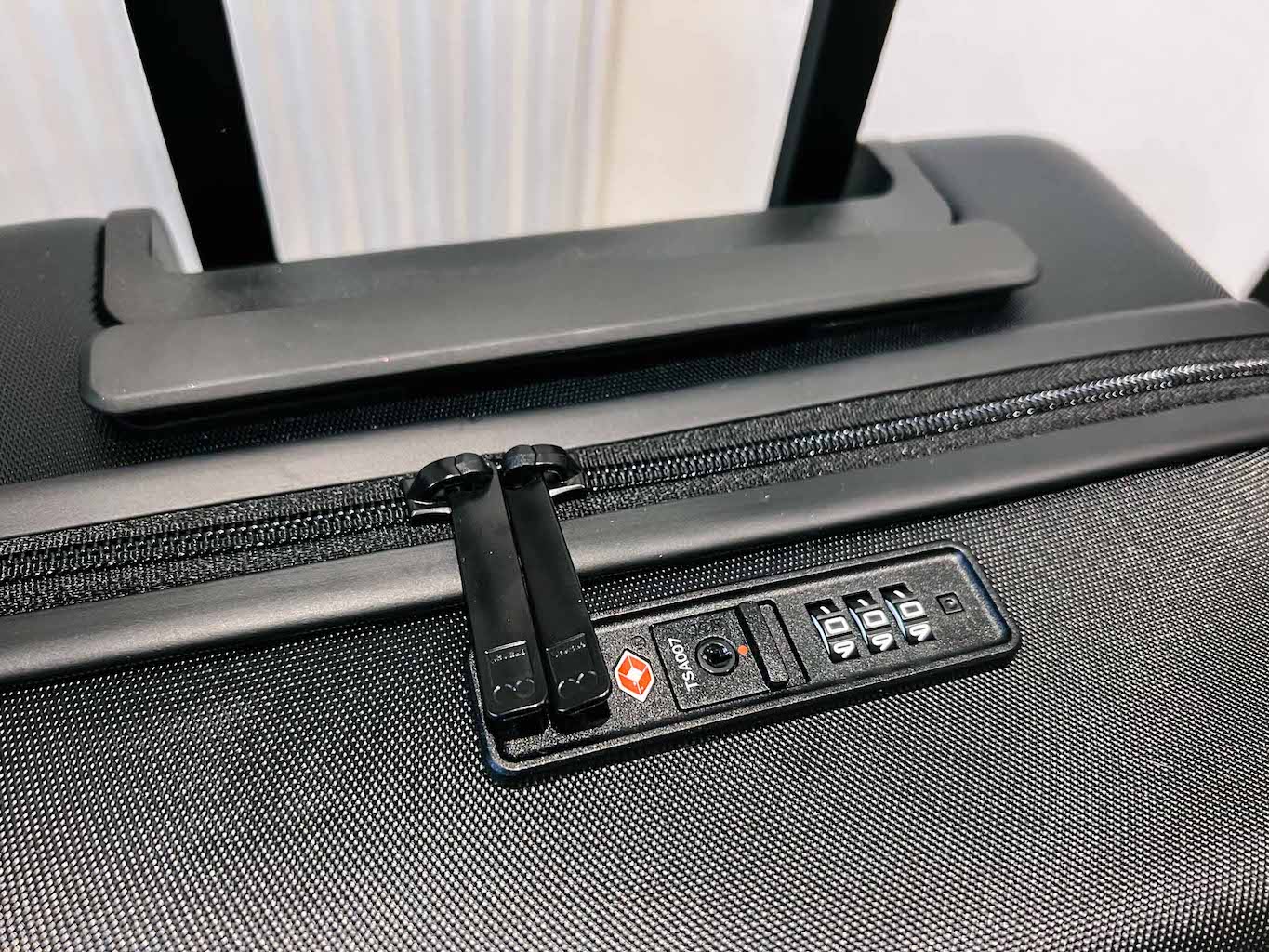 LEVEL8 luggage review, TSA Lock on the textured luggage set - LEVEL8 luggage review, TSA Lock on the textured luggage set