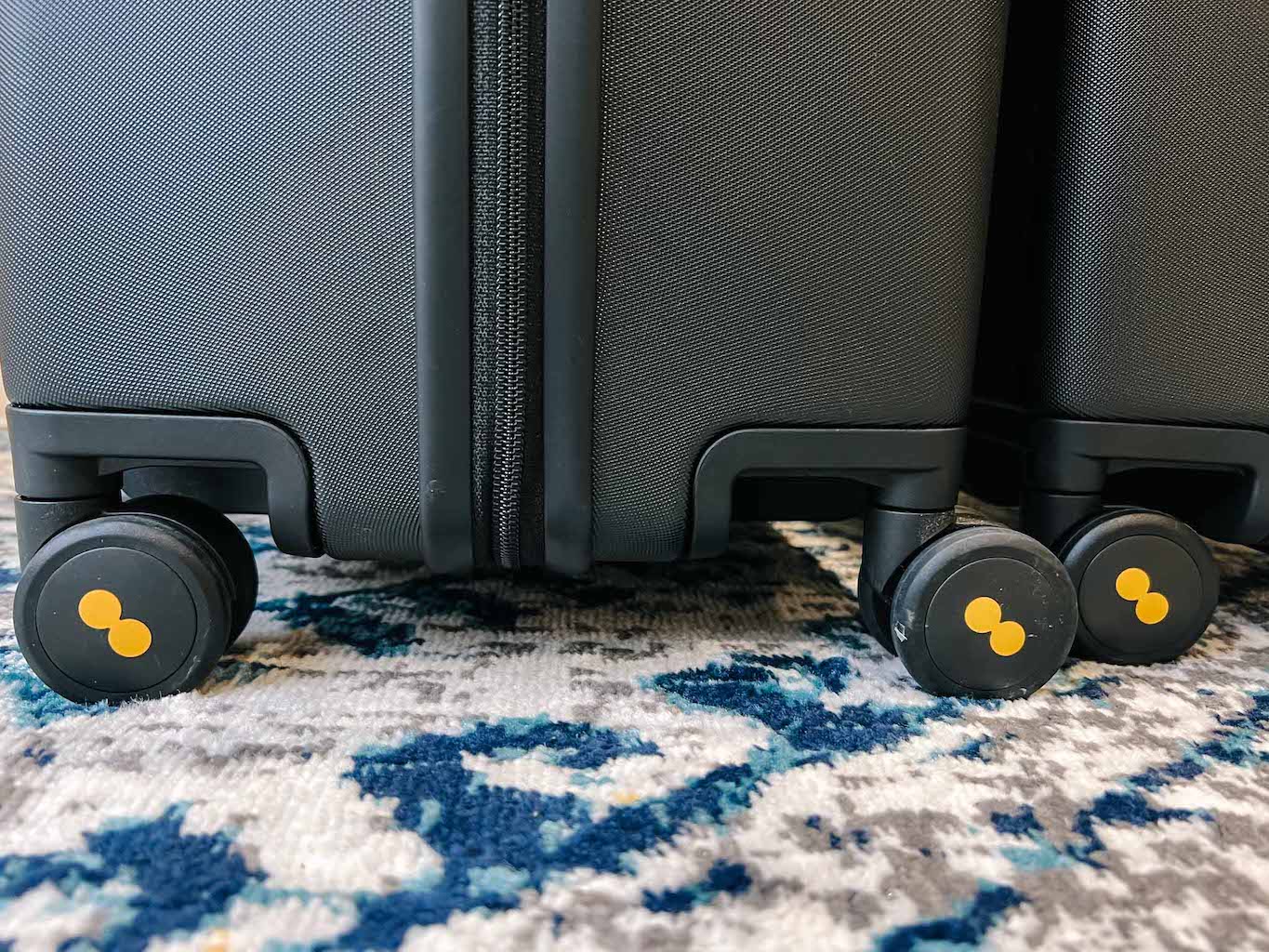 LEVEL8 luggage review, 360 ultra quiet spinner wheels - LEVEL8 luggage review, 360 ultra quiet spinner wheels