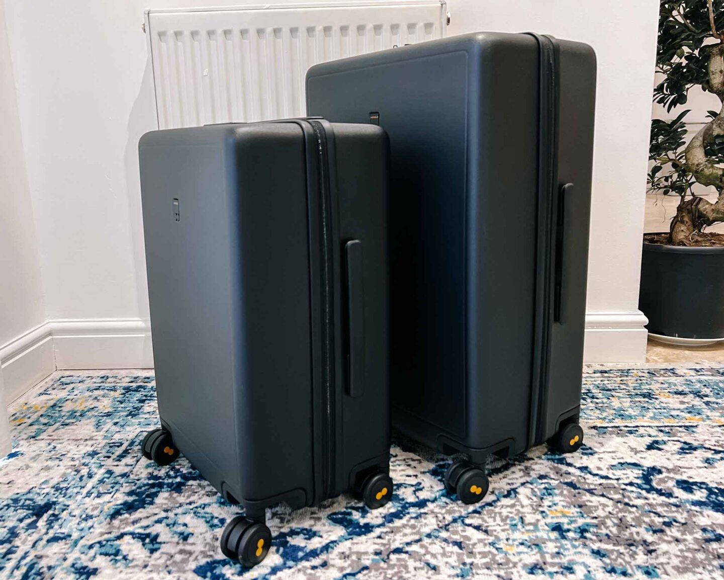 LEVEL8 luggage review, textured set from the side - LEVEL8 luggage review, textured set from the side