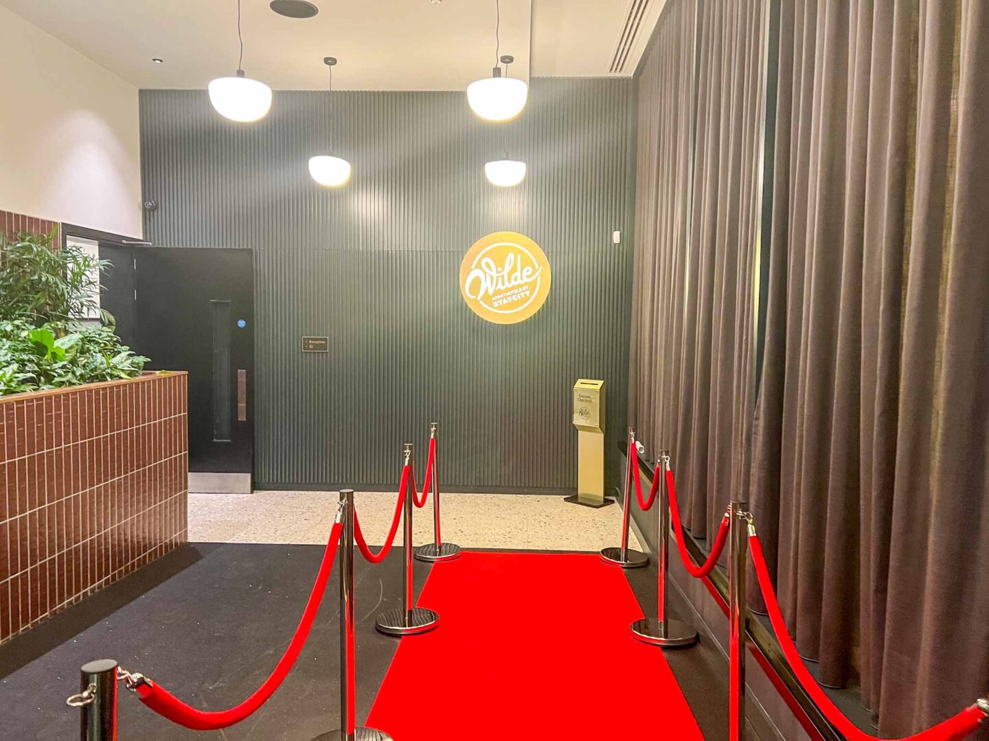 wilde aparthotels manchester, red carpet entrance - wilde aparthotels manchester, red carpet entrance