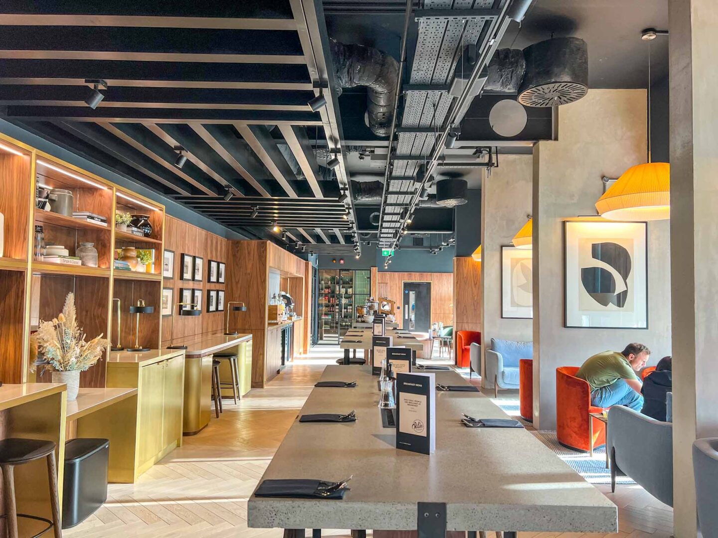 wilde aparthotels manchester, dining and bar area - wilde aparthotels manchester, dining and bar area
