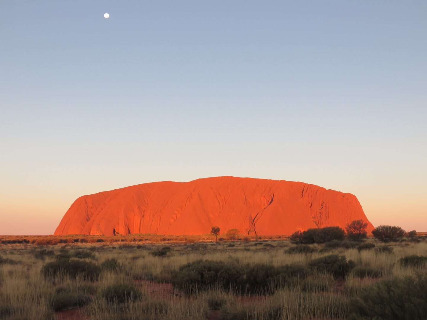 the red centre, Uluru at sunset - the red centre, Uluru at sunset